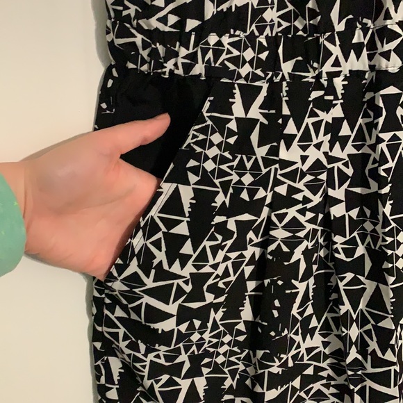 Sleeveless, short romper - Picture 8 of 10